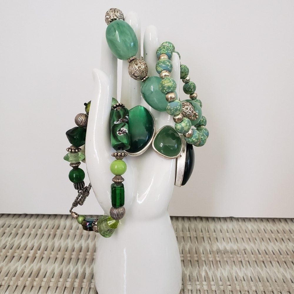Green bracelet lot
